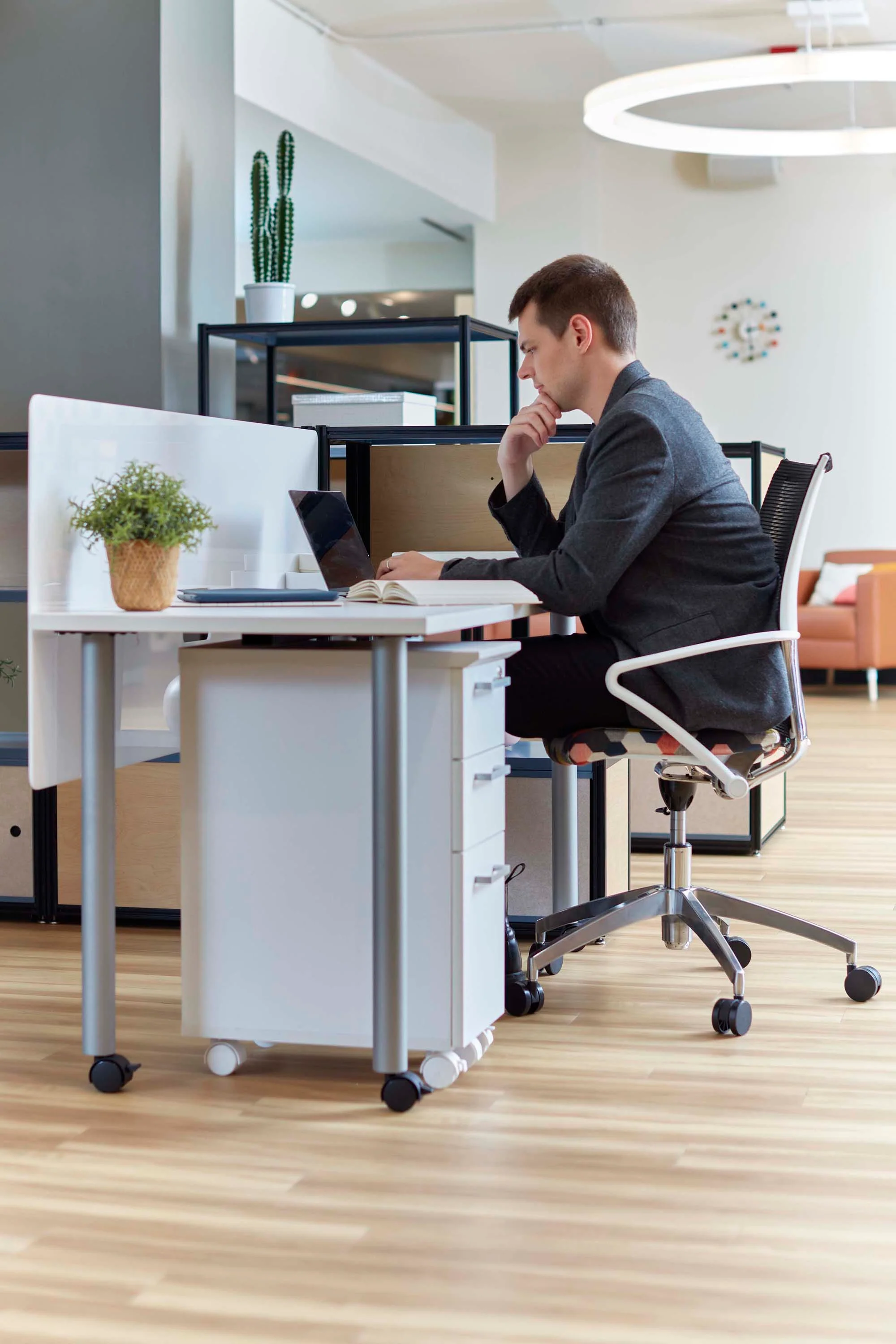 Safco Desktop Privacy & Wellness Panel - 47.5"W x 23.5"H [7516] - Image 9
